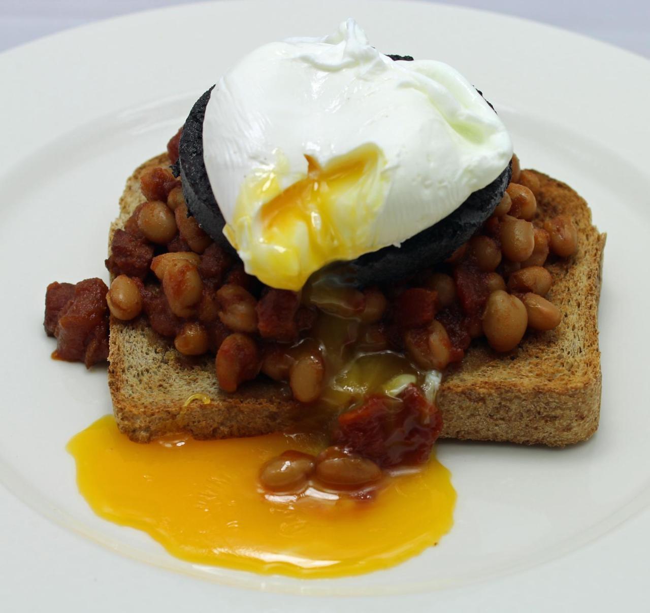 Bed & Breakfast Market Cross