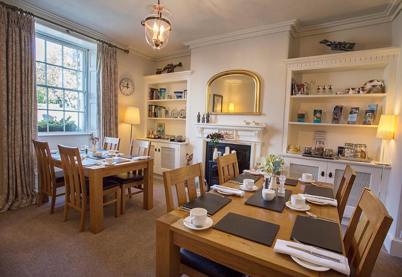 Bed & Breakfast Market Cross